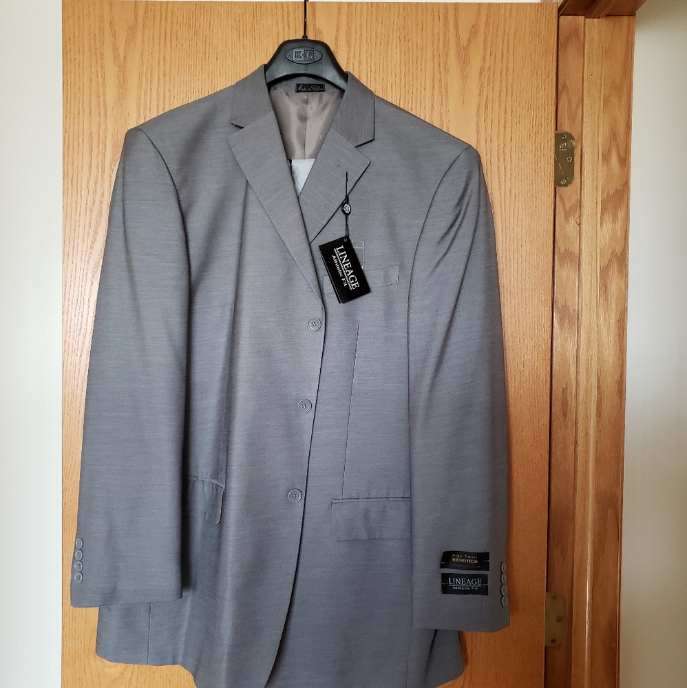 NWT LINEAGE Athletic Fit Gray 48L 40W